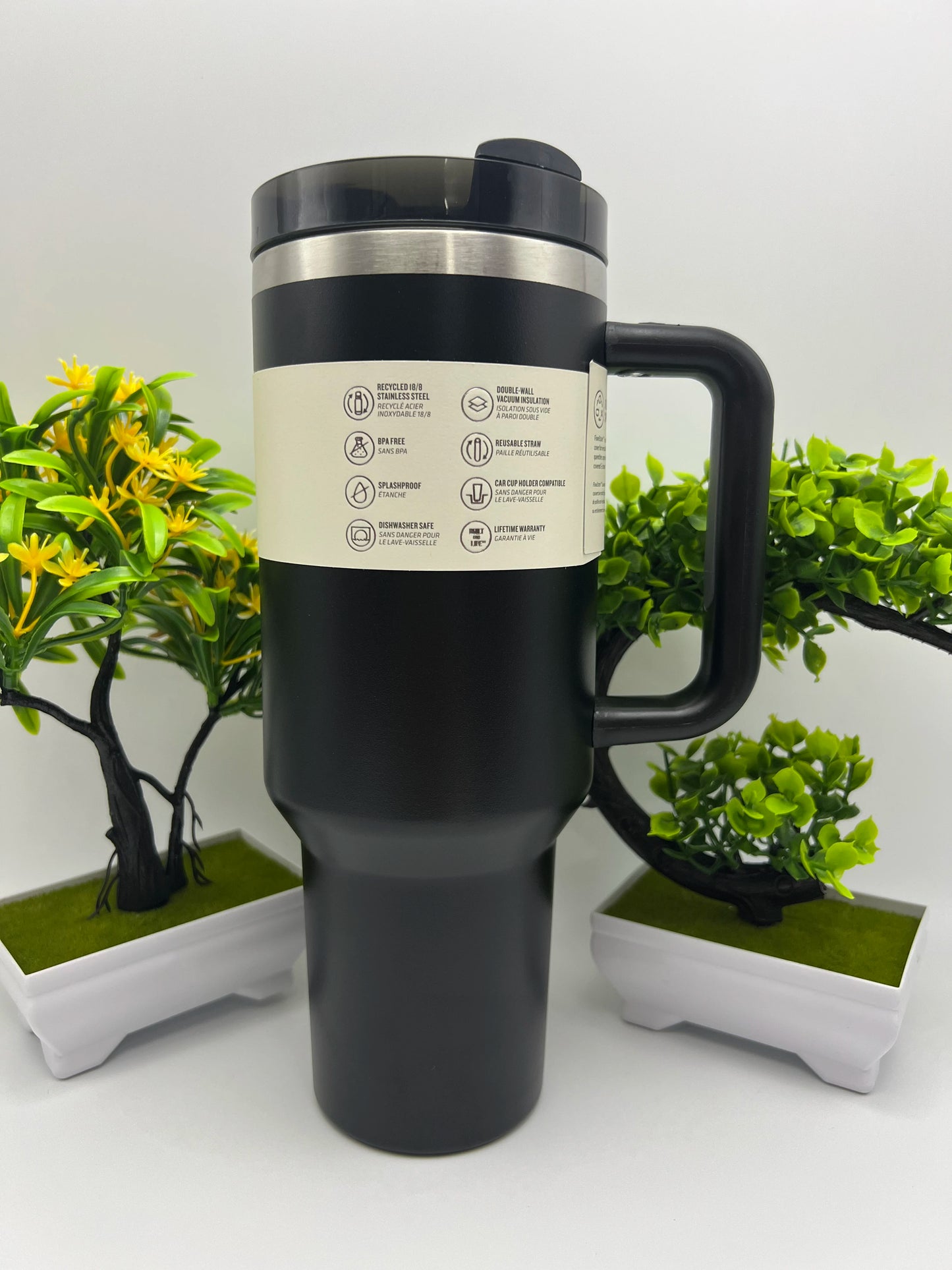 Popular 40oz stainless steel handle thermos, keeps drinks hot or cold for outdoor, office, and sports activities.