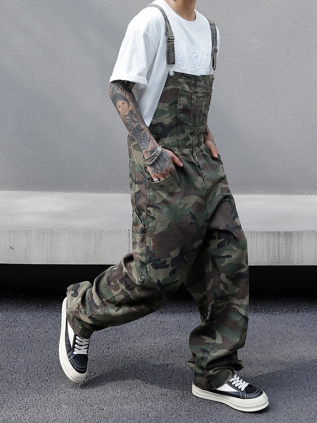 Men's Multi-Pocket Camouflage Printed Denim Overalls - Cotton, Non-Elastic, Machine Washable - Ideal for Casual Outings
