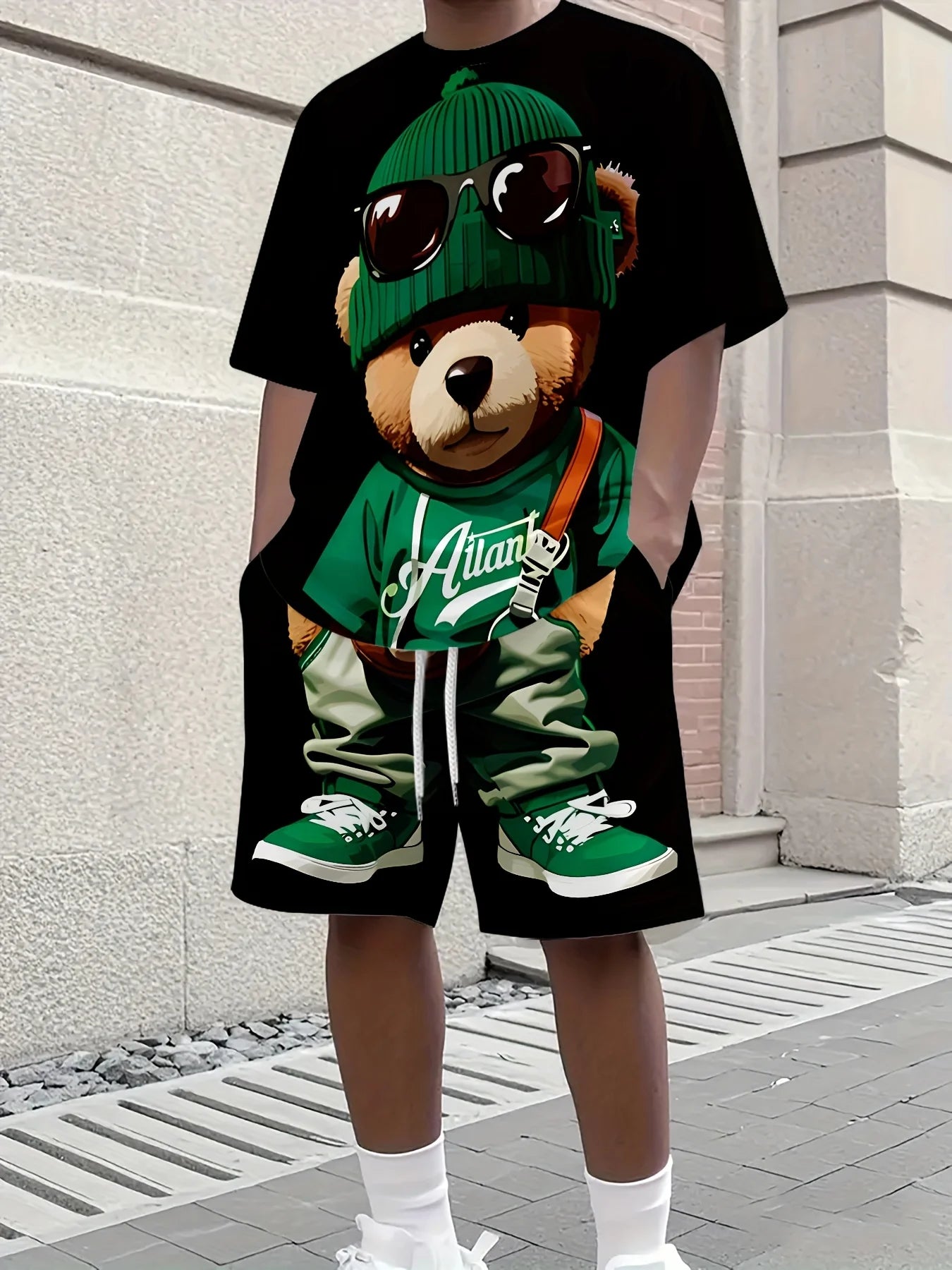 The 2025 summer new men's suit features a retro Teddy bear printed round-neck T-shirt and shorts, knitted polyester men's wear