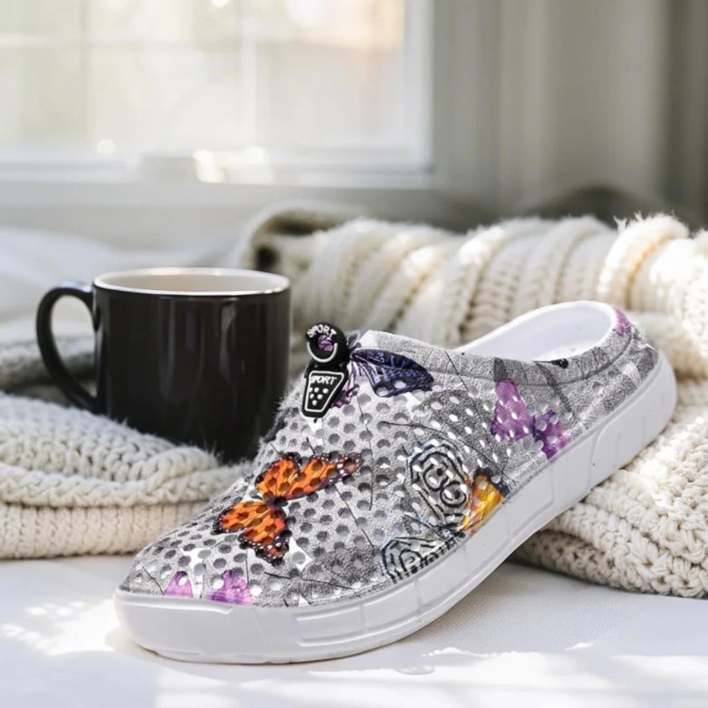 Step into a pastoral dream and bloom with sweet charm! Women's butterfly-printed clogs, with lightweight design and dreamy print
