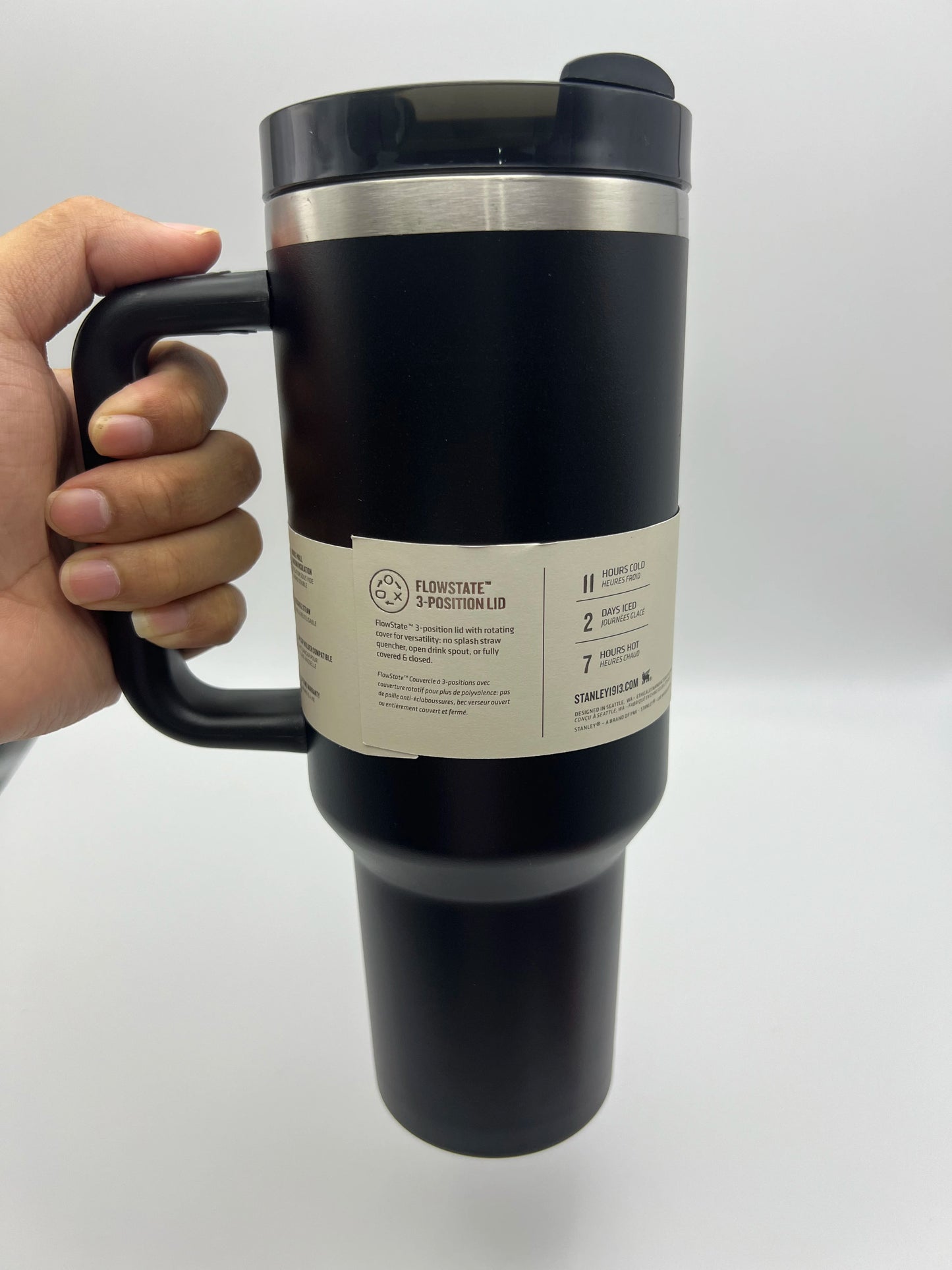 Popular 40oz stainless steel handle thermos, keeps drinks hot or cold for outdoor, office, and sports activities.
