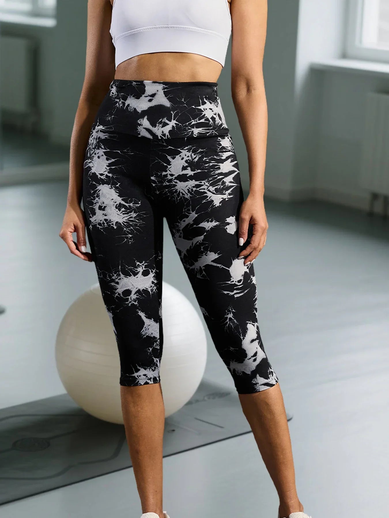 Women's High Waisted Capri Pants Super Soft Tummy Control No See Through Workout Yoga Running Athletic Push Up Gym Leggings