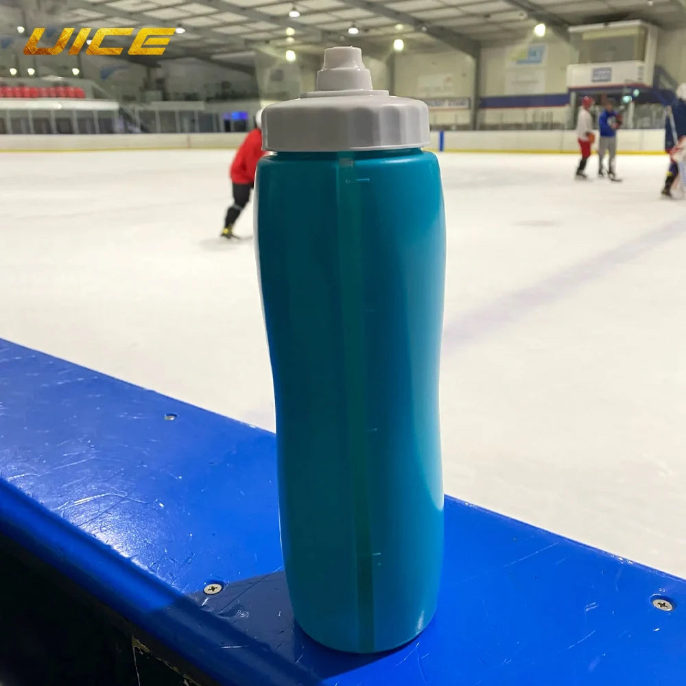 Hockey Equipment 950ML Ice Hockey Water Bottle BPA Free Hockey Sports Bottle Suitable For Grip For Football Lacrosse Sports Gear
