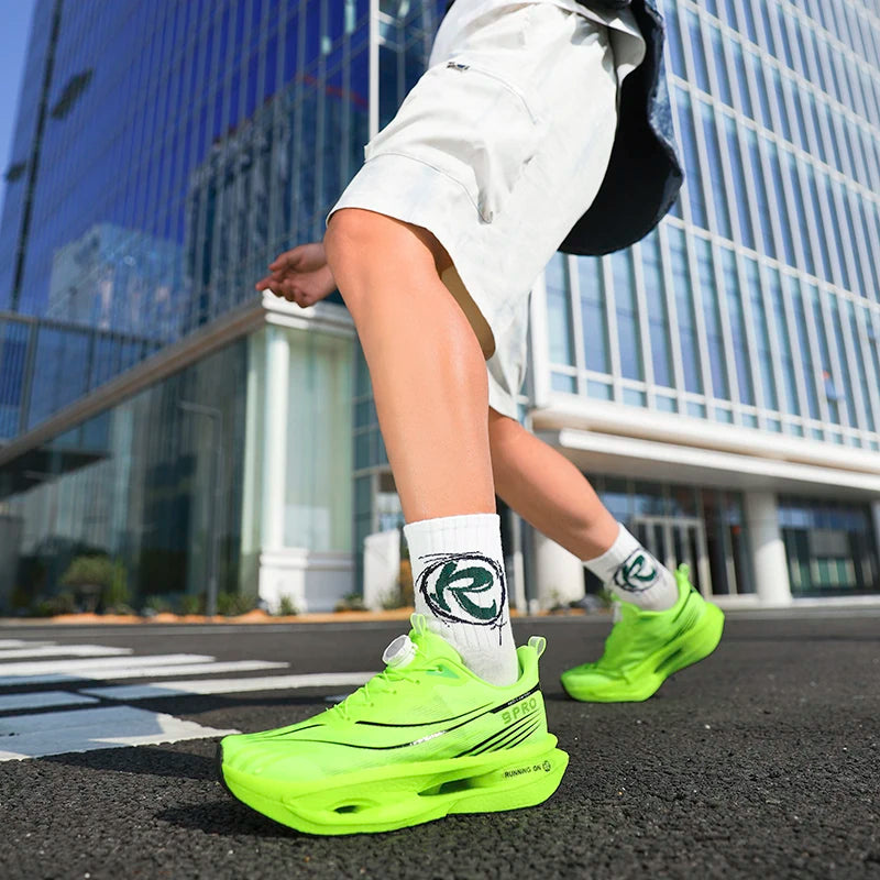 Casual and Comfortable Road Running Shoes with Sports and Outdoor Anti Slip and Wear-resistant Soles Suitable for All Seasons