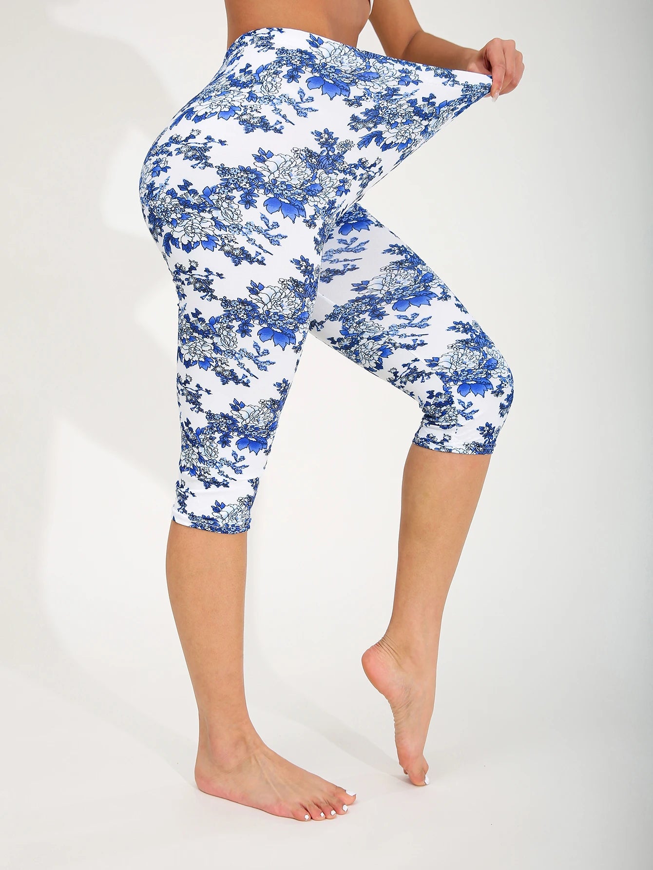 Fashionable And Casual Women's Legging Blue And White Peony Sports Fitness Yoga Pants Sexy And Elegant High Stretch Pencil Pants - FitHealthHavenFitHealthHavenFitHealthHaven14:173Blue white;5:100014064Blue whiteSFashionable And Casual Women's Legging Blue And White Peony Sports Fitness Yoga Pants Sexy And Elegant High Stretch Pencil Pants